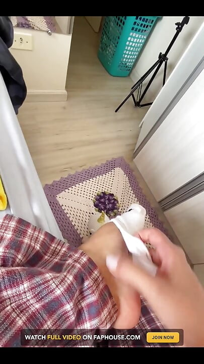 Hidratând tălpile Mele Moi pentru a fi mai moi