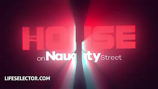 Delivery Girl Amalia Davis Exchanges Anal Plug for Real Cock