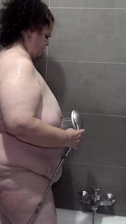 Feia gorda madura em sexo a três duro com punho fodido