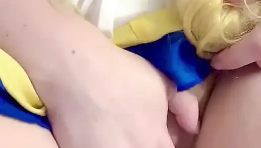 Сейлор Мун трет клитор в ванне