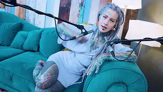 Я говорю о М - музыка - подкаст ASMR, SFW говорит готессу, худенькая девушка дреды татуированная модель татуированная девушка