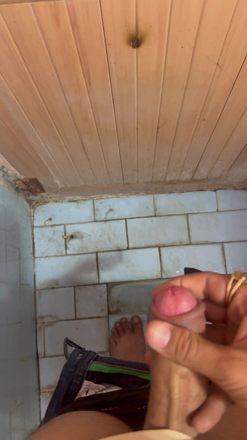 チンコを見せてる