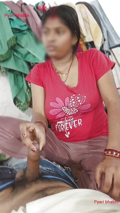 Girlfriend went to boyfriend's room at night, got the cock water out of her hand and talked dirty about getting rid of her mom's ass pussy Hindi Audio The
