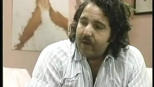 Vollbusiges schätzchen bekommt ihre muschi von drei hengsten zerstört