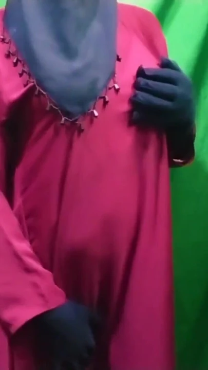 Emlékezetes pillanat az "Indian Desi Wife of Cuckold élvezi a férj barátjának faszát, hindi nyelven beszél és keményen nyög"