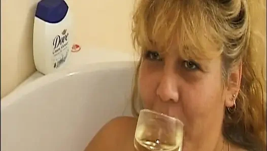 Tante semok jerman lagi asik muasin memeknya pakai mainan seks dan dientot habis-habisan