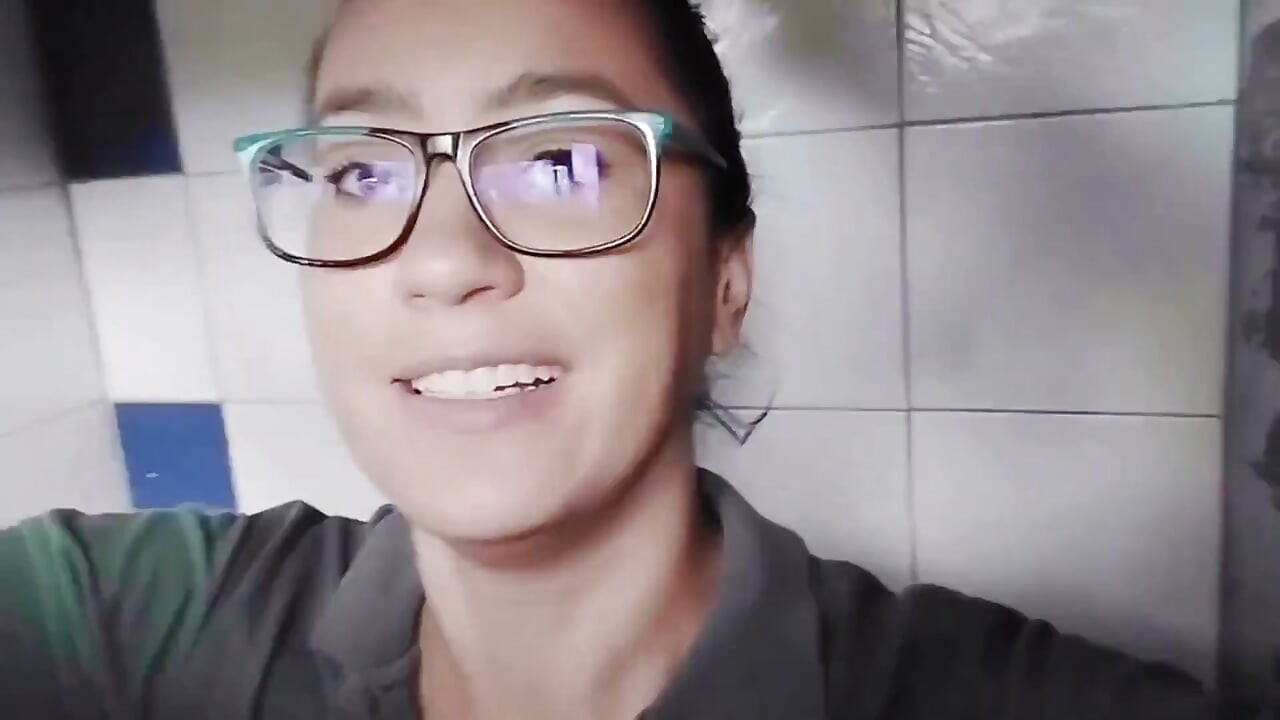 Flashing Bare Pussy on the House of My Neighbor