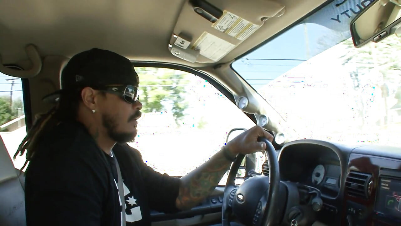 Peituda puta recebe buceta perfurada por grande pau gordo