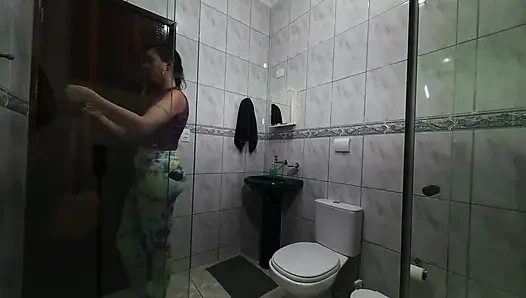 Hizmetçinin yeni işinde dölleme rutini.