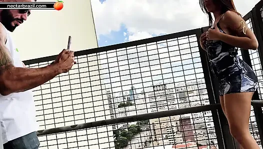 Brunette Dengan Pantat Besar Menelan Penisku Dengan Pantatnya