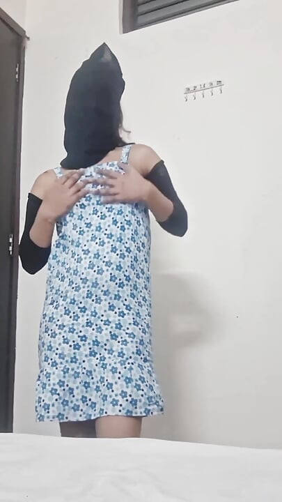 Desperate Indian Housewife Ritu Sharma Fingers Herself to Orgasm - HD Home Video