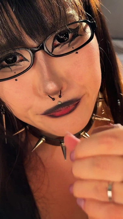 Gotik Asyalı Genç Ateşli Kadın Egemenliği Ve Dölleme
