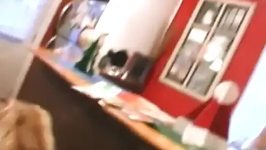 Jazmin wird hart in ihr enges arschloch geritten