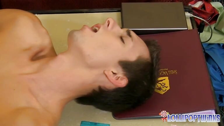 LollipopTwinks: Wade Westin Sinks His Meat Deep Into Jacobey Londons Ass During A Business Trip