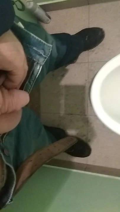 Pissing-2