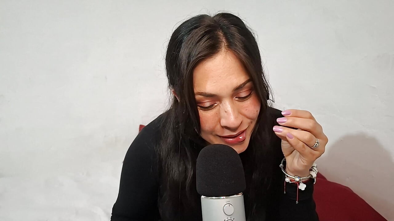 ASMR Kiss, îți mușc și îți mângâi urechile