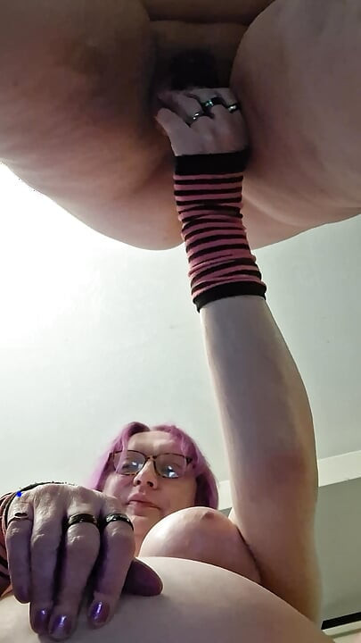 Princess Udders eats Robin Bunny’s bun buns