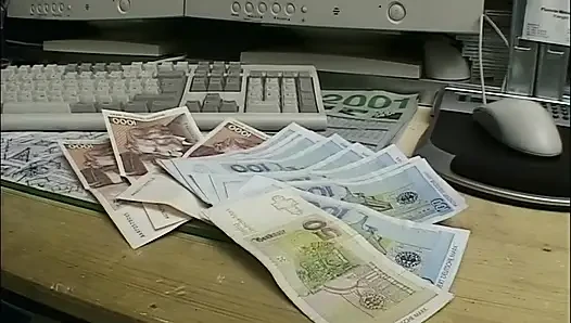 Sarışın iş saatleri içinde yapıyor
