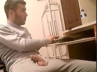 Masturbieren des türkisch-türkischen Typen Arda Unterwäsche