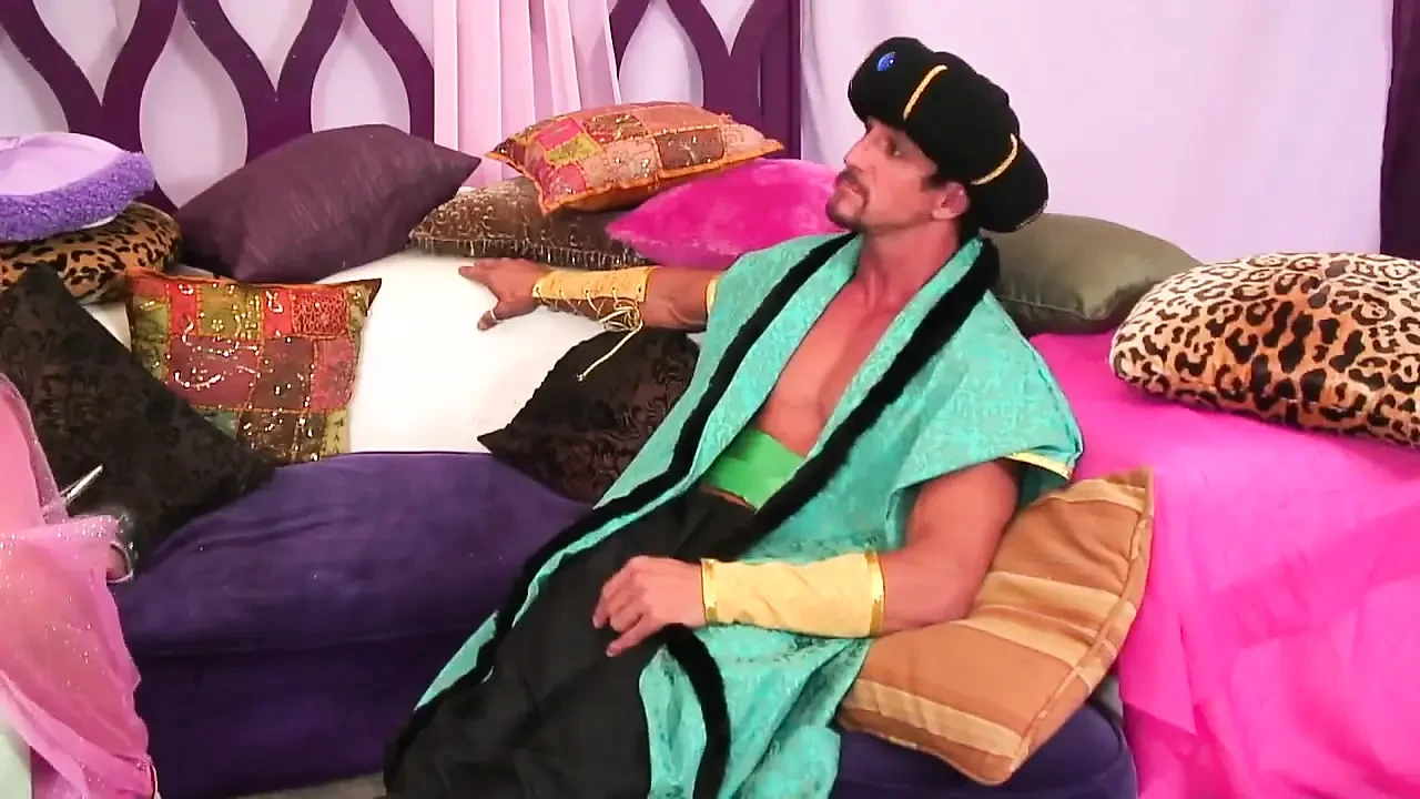 Leslie Foxx and Isis Monroe have threesome sex with Christian