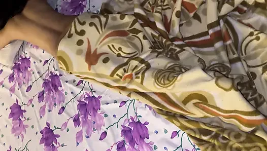 PAKISTANI SALMA KO JIJA NE APNE ROOM PEL DIA FULL STORY KE SATH HINDI SEX