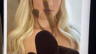 Hommage, grosse bite, charge de sperme pour la blonde Kylie Page