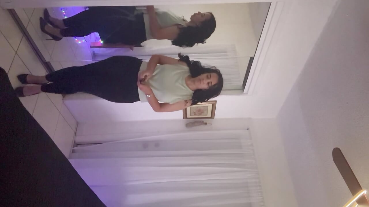 Desire me and enjoy me while I dance