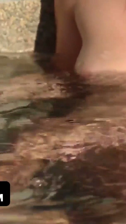 Teamskeet - όμορφες έφηβες με μεγάλα φυσικά βυζιά απολαμβάνουν ο ένας το μουνί του άλλου σε εξωτερικούς χώρους δίπλα στην πισίνα | Κλιπ 1