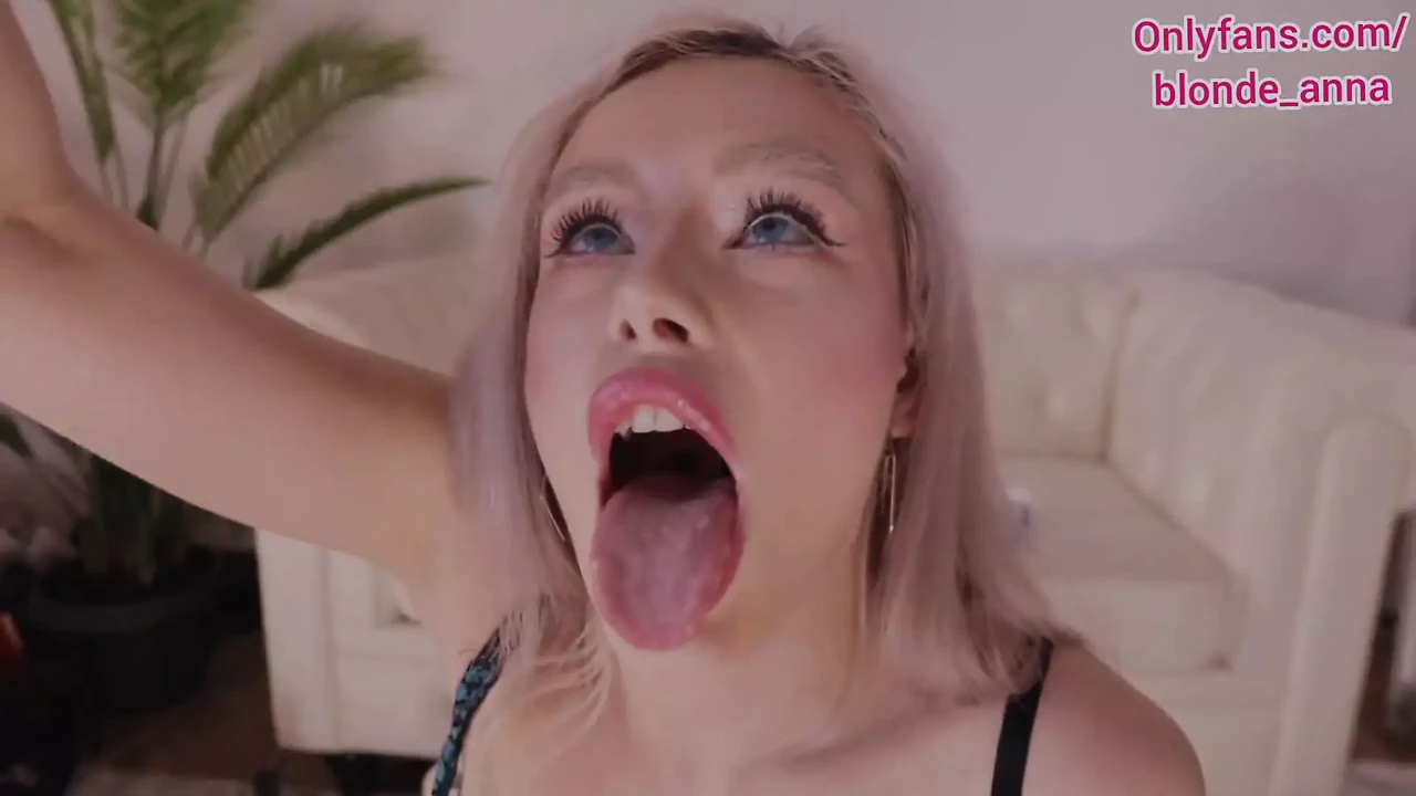 Goddess Anna Invites Her Friends to Have Fun in Front of Her Cuckold Slave