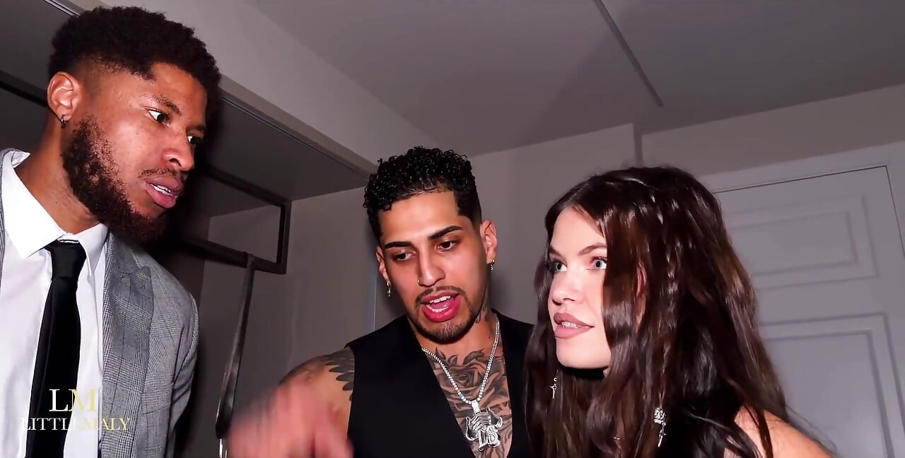Orgasme multiple cu ejaculare și penetrare dublă reală!! Rossa Vax troized gangbanged de 3 bbc creampie final