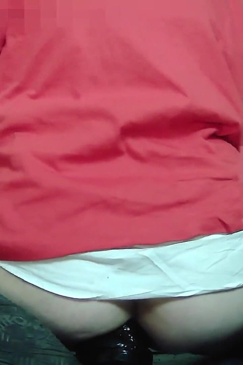 Szőke Sissy Szöul edzése sportosnak öltözött bbd dildóval