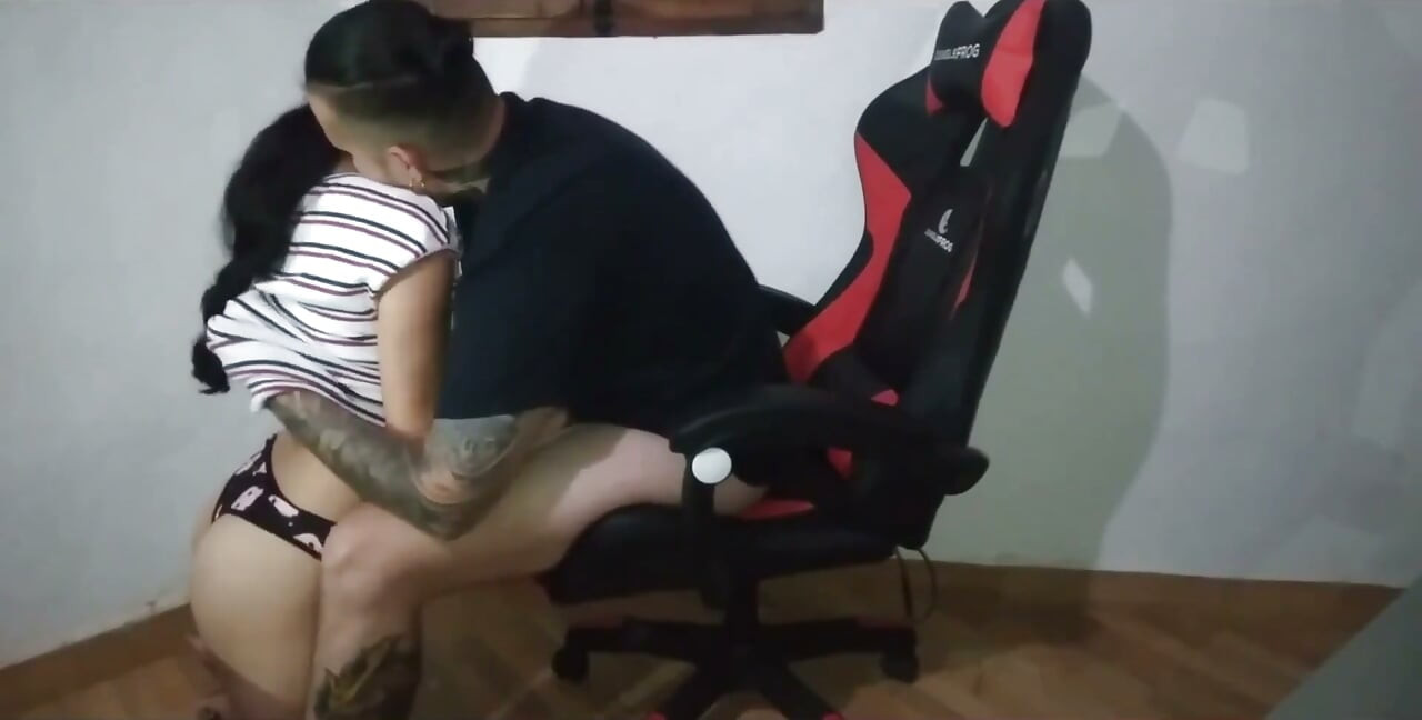 Blowjob to My Neighbor Ends in