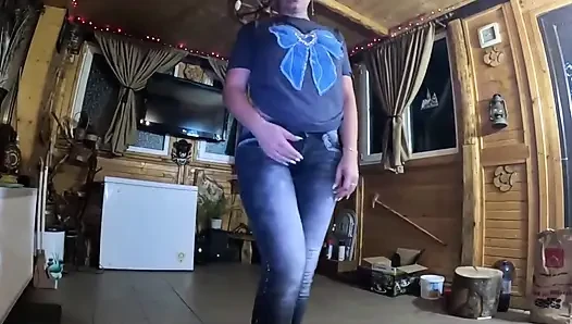 Enge jeans, tanzen, schlampe würgt, gesichtsfick und komm auf meine tangas