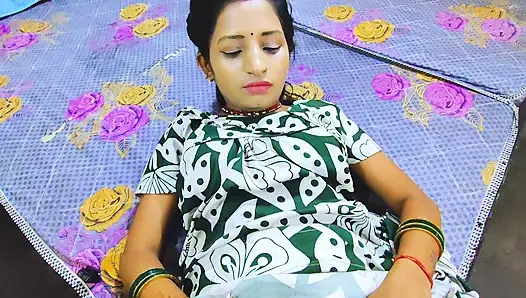 Indische stiefmutter geteiltes bett mit einfachem bett und stiefsohn glücklich gemacht, volles hindi-audio