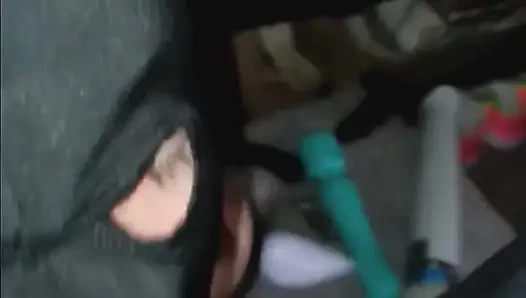 Istri nakal bertopeng lagi asik nyepong kontol