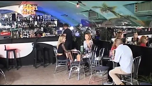 Тройничок с начинкой все дырки - возбужденная немецкая крошка принимает двойное проникновение и тройное заполнения