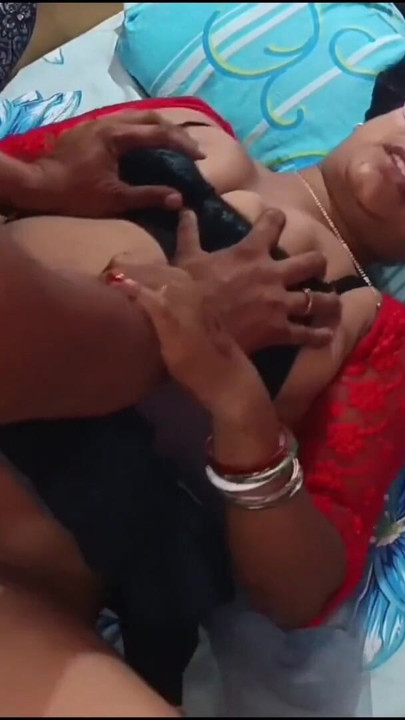 Desi bangali boudi in saree fucked at room | Clip 3