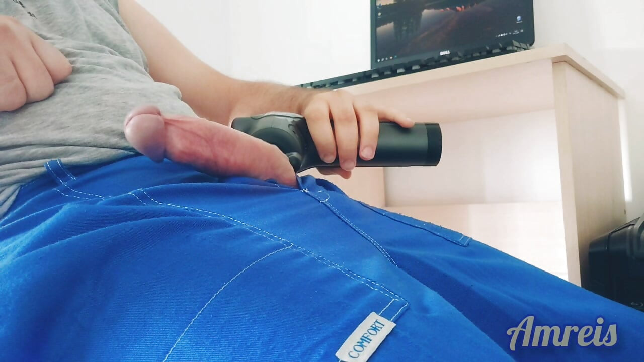 Gooner is jerking off at the computer and filling up a condom.