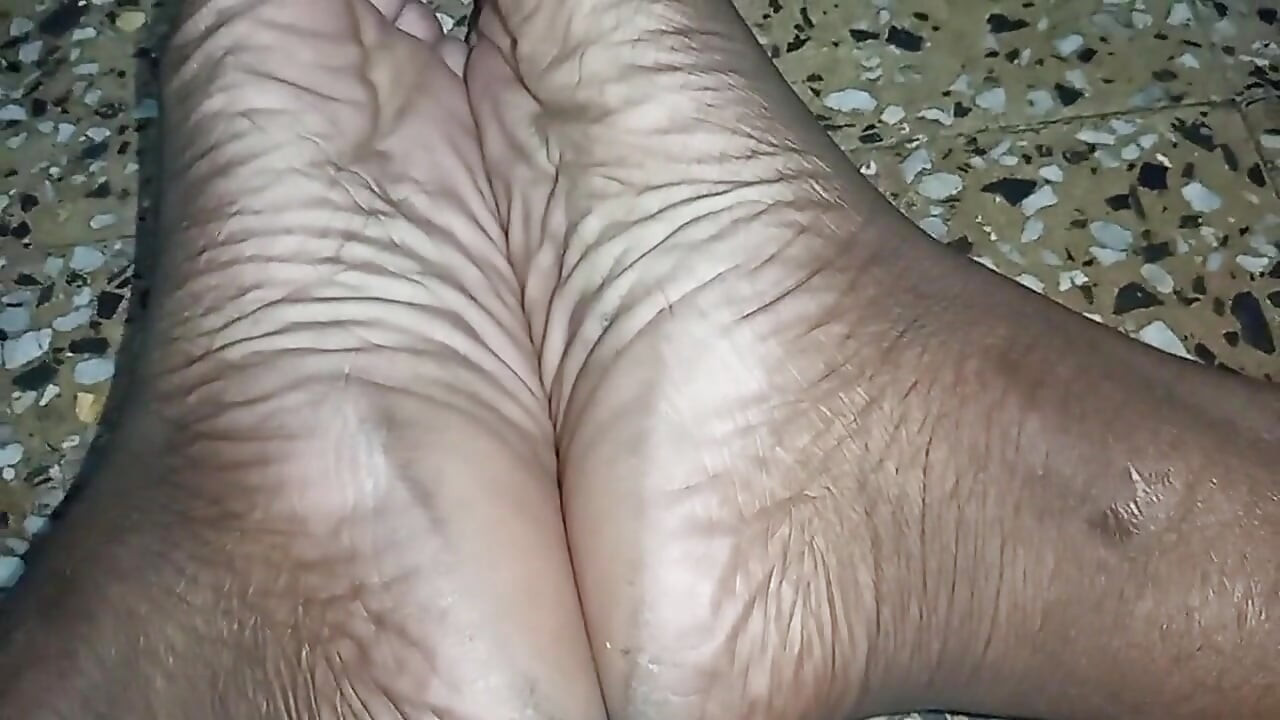 デシの少年が妻のオフィスでフェラしゃぶり、フェラチオ