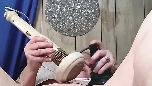 Wenn die Dildos nicht tun, findet sie etwas großes und Mächtiges zum ficken