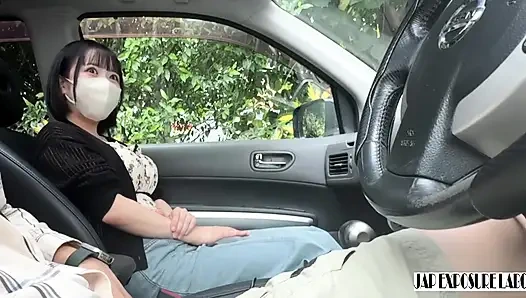 Megaton сиськи вы можете увидеть даже через ее одежду. Минет в машине, сперма в рот, она глотает все это!