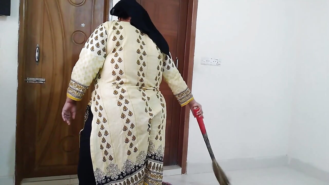 BBW Stepaunty Fucked by Her Devar While Sweeping Room - Hindi Audio