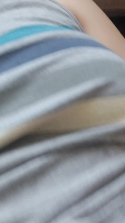 Aku lagi asik muasin memek berbuluku - close up