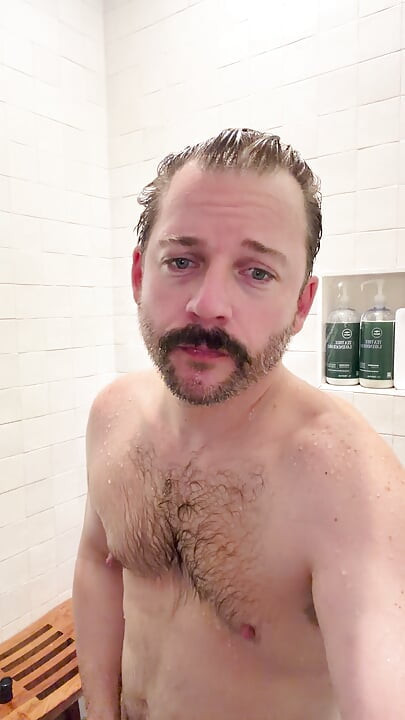ROWdY TAKES A SHOWER