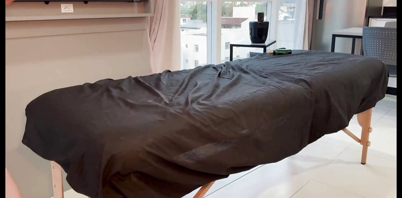 Ich heuerte einen masseur für eine entspannende session an und der Bastard tat mehr als das, der Bastard ahte meinen arsch, teil 5