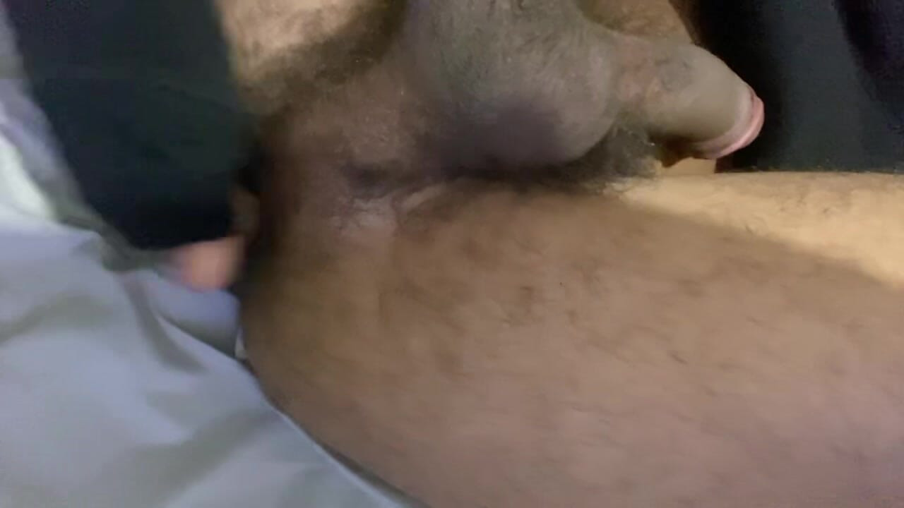 lightskin bottom plays with her bussy