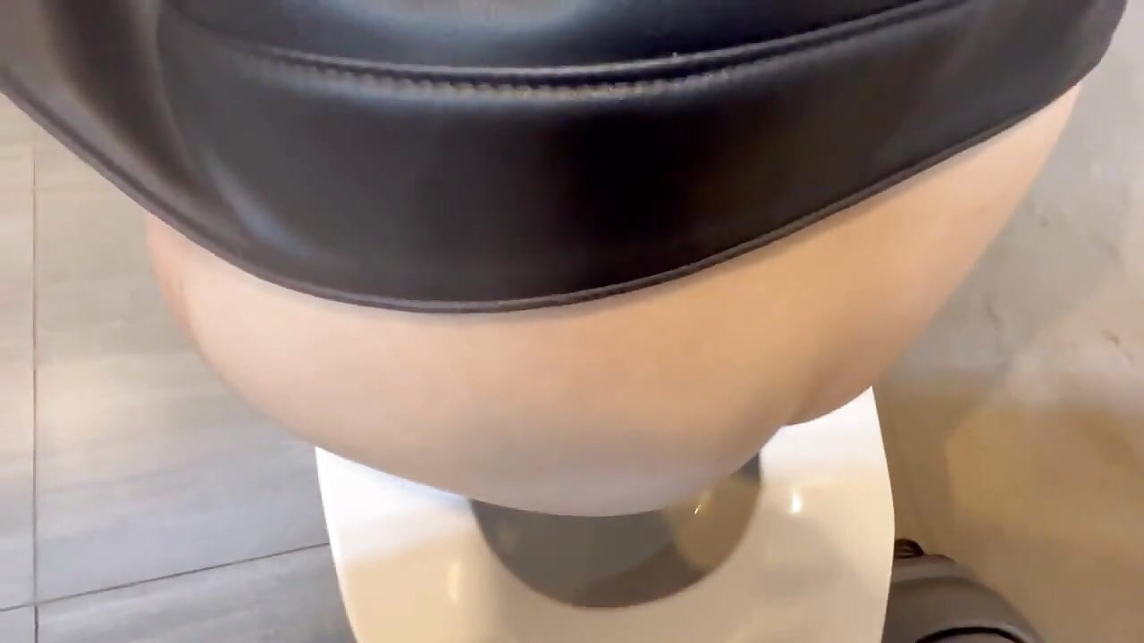Nós fodemos com a esfregação de couro e isso nos molha muito