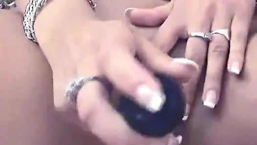 Dildo biru besar digunakan oleh cewek amatir panas