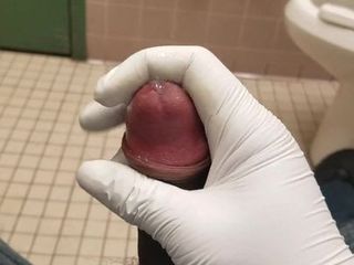 Meu amante fofo me envia um vídeo dele se masturbando no trabalho