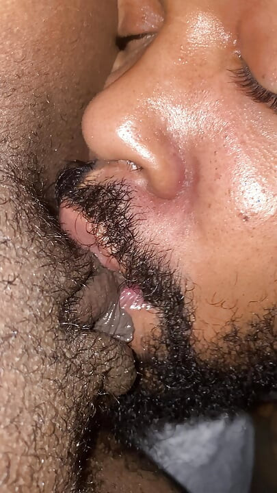 EATING A QUEENS PUSSY
